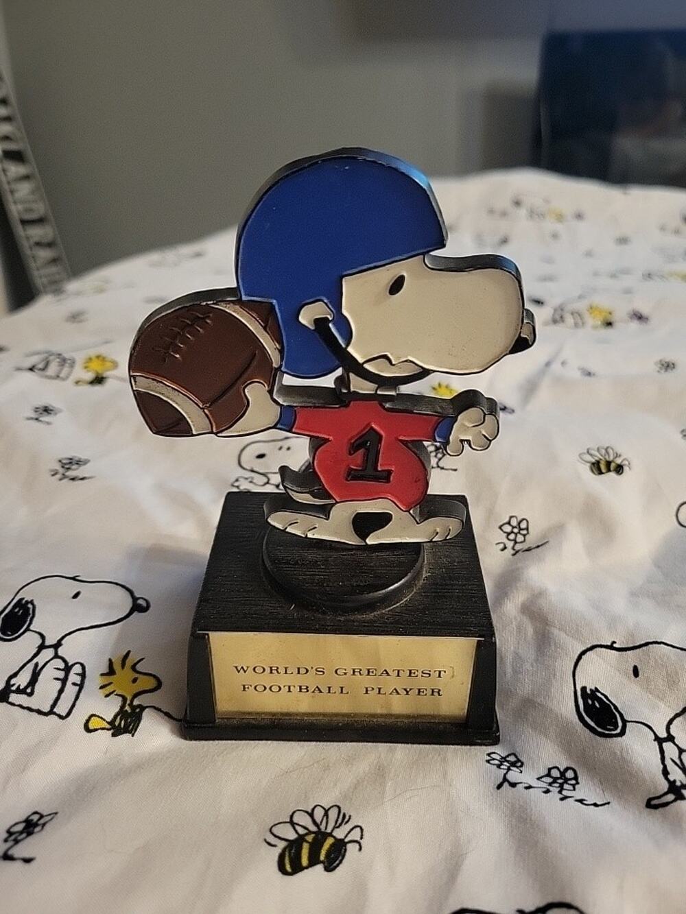 VINTAGE 70s AVIVA TROPHY FIGURINE PEANUTS SNOOPY WORLDS GREATEST FOOTBALL PLAYER